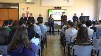 Sessualità e web, Dafne e personale della Questura istruiscono i giovani sui pericoli della rete