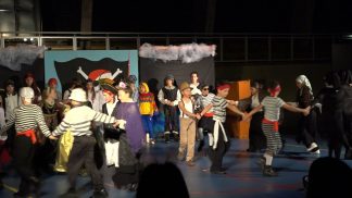 “L’isola del tesoro” interpretata da 80 bambini