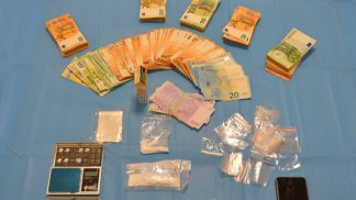 Cocaina e 43 mila euro in contanti in pronta disponibilità: arrestato un 62 enne