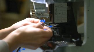 Sempre più donne al lavoro, ma il divario occupazionale con gli uomini resta marcato