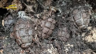 Bombe a mano in Nevegal: la scoperta della Guardia di Finanza