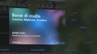 600 mila euro per 396 studenti: EssilorLuxottica premia i figli meritevoli dei suoi dipendenti