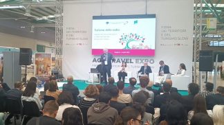Turismo, il protocollo Unaie-Confcommercio debutta alla fiera Agritravel di Bergamo