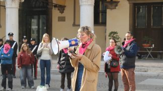 Il presidio in Piazza Duomo per dire No alla violenza di genere