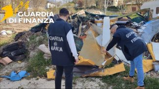 Discarica a cielo aperto a Ponte nelle Alpi: tra i rifiuti materiale pericoloso