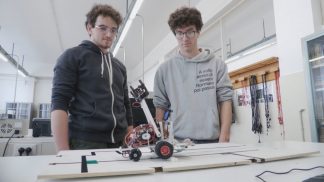 “Ciano V2”: Il robot autocostruito da tre studenti dell’Itis “Segato” brilla alla Robocup