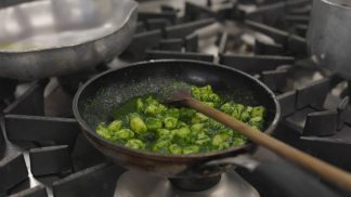 In cucina e per la cosmesi, gli studenti apprendono l’abc delle piante alimurgiche