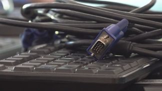 Inclusività e riuso: Sib dona 6 computer rigenerati alla scuola media “Ricci”