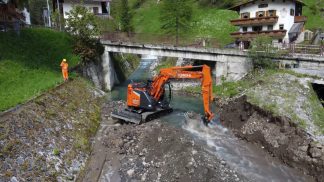 Bottacin in sopralluogo ai lavori al Rio Val Bona: “Investiamo per il corretto deflusso delle acque”
