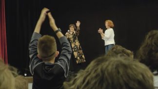 “A scuola di teatro”: un pieno di emozioni e applausi per 200 studenti di tutta la provincia