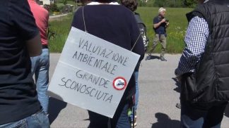 Flash mob sui prati di Cortina d’Ampezzo per dire no alla cabinovia di Socrepes