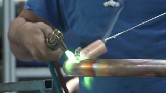 Occhialeria in recessione e stagionalità: il mercato del lavoro bellunese è in difficoltà