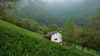 Siglato l’accordo per la gestione della casa “Al Frassen” in Val Canzoi