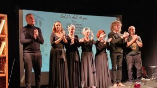 “Innocenti, ma non troppo”: sabato in scena “I Comelianti”