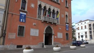 “Non sono fatti privati”. La minoranza attacca sulla vicenda di Armando Stefani