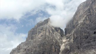 Distacchi, neve e maltempo in arrivo: in montagna il Soccorso alpino chiede prudenza