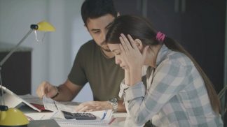 Carovita e spese obbligate, famiglie sempre più in difficoltà