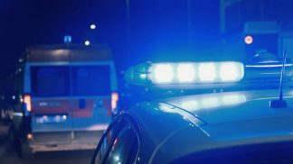 Travolge due minorenni e fugge: fermato nella notte