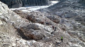 Marmolada sempre più fragile, il ghiacciaio continua a ritirarsi