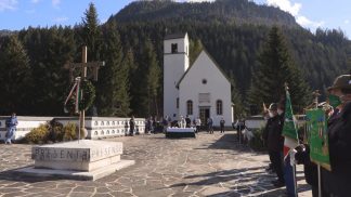 Alpini bellunesi pronti alla cerimonia a Pian di Salesei