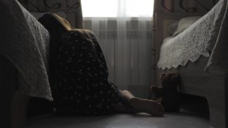 Violenza sessuale sulla figlia: confessa un 26enne italo – brasiliano