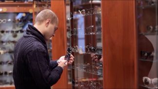 Occhialeria, pesa la politica americana sui dazi. Segnali positivi dall’Europa e mercati emergenti