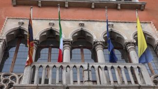 Statua dedicata alla maternità: la proposta accende il dibattito