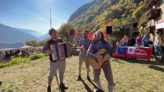 Un ponte musicale tra le Dolomiti e le Alpi retiche: prima volta dei “Tirataie” in Valtellina