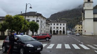 41enne viola gli arresti domiciliari, viene portato in carcere