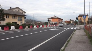 Attivato il nuovo semaforo all’incrocio di Zermen
