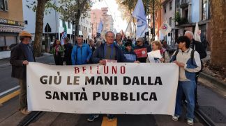 Manifestazione per la sanità pubblica a Venezia: i comitati interrogano i candidati alla presidenza