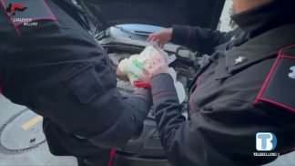 Marijuana nascosta nel vano motore dell’auto: pizzicato un 33enne a Cortina