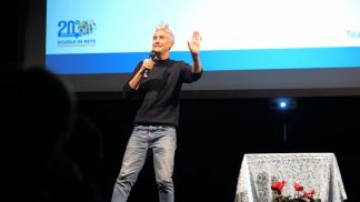 600 persone al Teatro Buzzati per il fisico Vincenzo Schettini