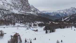 Sci e bizzarrie del meteo, gli impiantisti guardano con fiducia al Natale