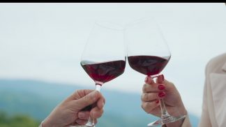 “Dolomiti da Gustare” è la nuova serie dedicata alle eccellenze dei cibi e dei vini bellunesi.