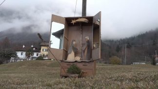 Peron si veste di Natale: i presepi lungo le strade