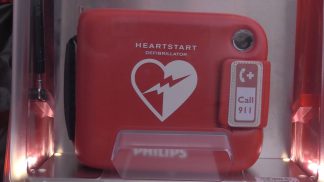 Nuovo defibrillatore in piazza Papa Luciani a Mel di Borgo Valbelluna