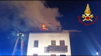 Val di Zoldo: casa in fiamme, famiglia evacuata