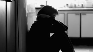 Accusato di maltrattare moglie e figlia, allontanato dall’abitazione. 40 i codici rossi nel 2025