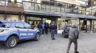 Paura a Cortina: rapinata in pieno giorno la gioielleria “Cacciari e Salvati”