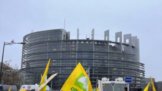 Accordo UE – Mercosur: la protesta degli agricoltori veneti e bellunesi a Srasburgo