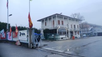 Incendio alla cabina elettrica della Hydro di Feltre. I sindacati: “Situazione inaccettabile”
