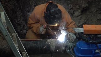 Problemi all’acquedotto nel Castionese: tranciato un tubo nel cantiere della fibra