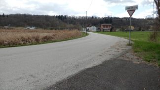 Investita mentre passeggia col marito, grave 50enne