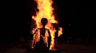 Sabato torna “Brusa la Vecia” a Trichiana: una sfida all’ultima fiamma