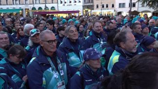 Olimpiadi 2026, città in festa per i volontari