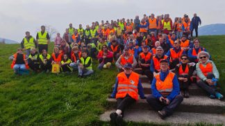 “Puliamo Feltre”, oltre 180 volontari in azione per ripulire la città dai rifiuti