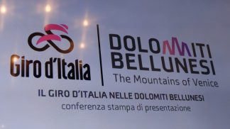 Arriva il Giro, la primavera bellunese si tinge di rosa.