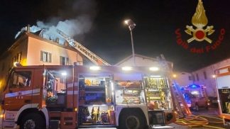 Incendio nella notte a Fonzaso: nessuna persona coinvolta