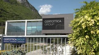 Taglio del nastro per la rinnovata sede di Certottica Group